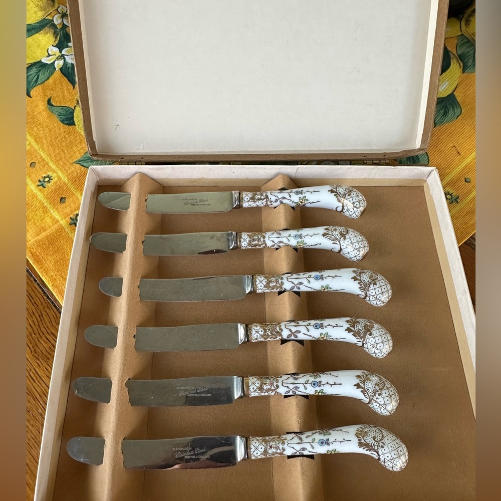 Vintage Porcelain 6 Knife Set by A.E. Lewis Made in Sheffield, England, VGUC Box